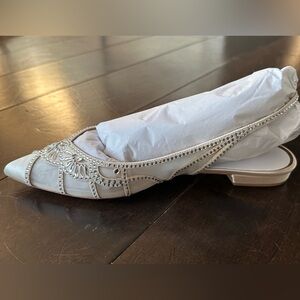 Badgley Mischka Hanna Flat Size 8